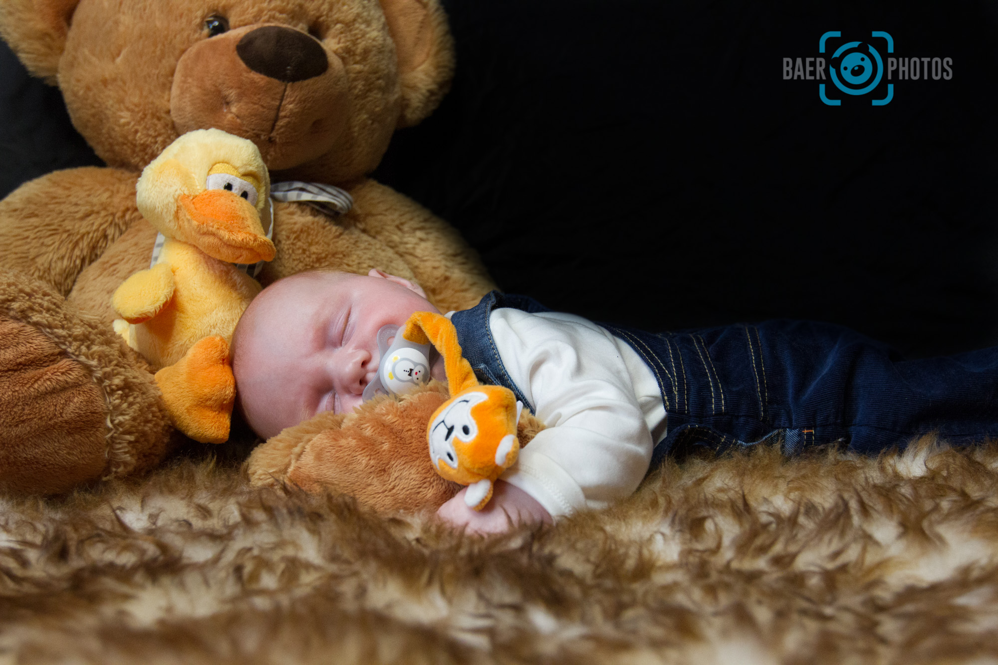 Baby-Schnuller-Schlafen-Teddy-Ente-Aufpasser-Fell-Baer.Photos-Fotograf-Holger-Bär