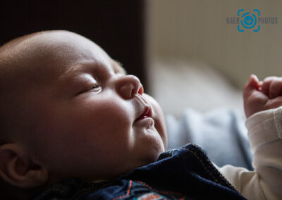 Baby-Gesicht-Availablelight-Baer.Photos-Fotograf-Holger-Bär