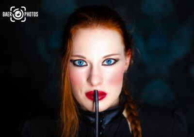 Shooting-Baer.Photos-Fotograf-Holger-Bär-Model-Lady-Elria-Blaue-Augen-Rote-Lippen